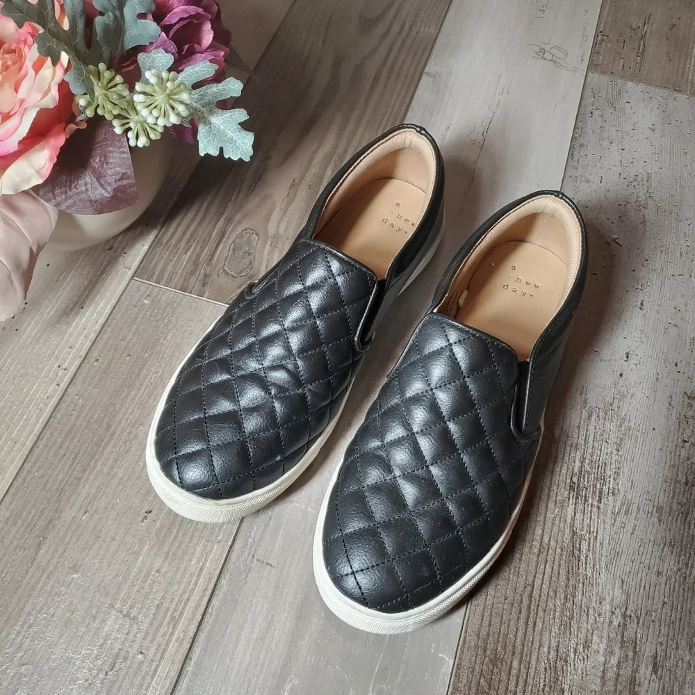 a new day Black Quilted Women's Reese Loafer Sneakers Size 7 1/2